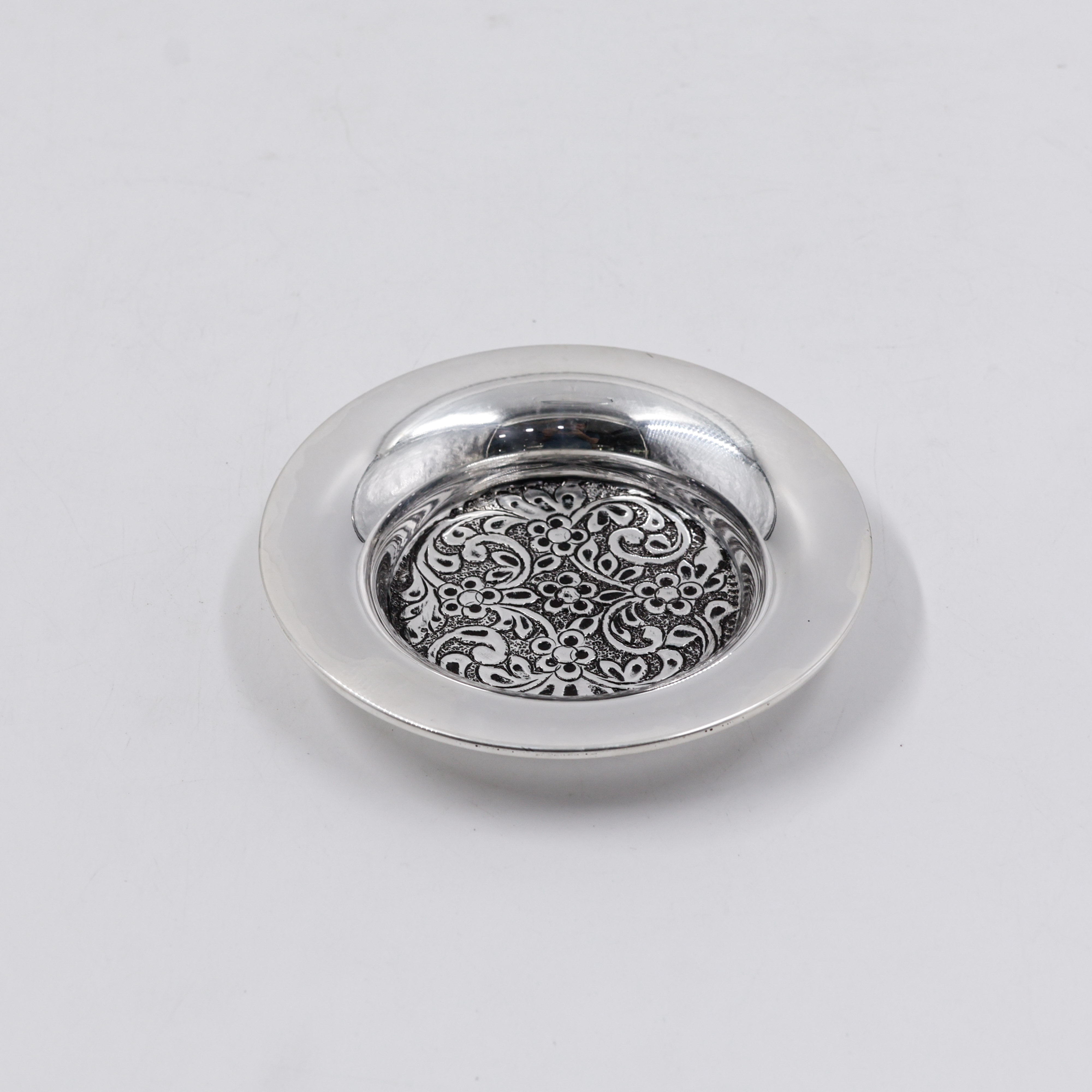 New Akshaya Jewellers - Silver Antique Plate For Daily Use